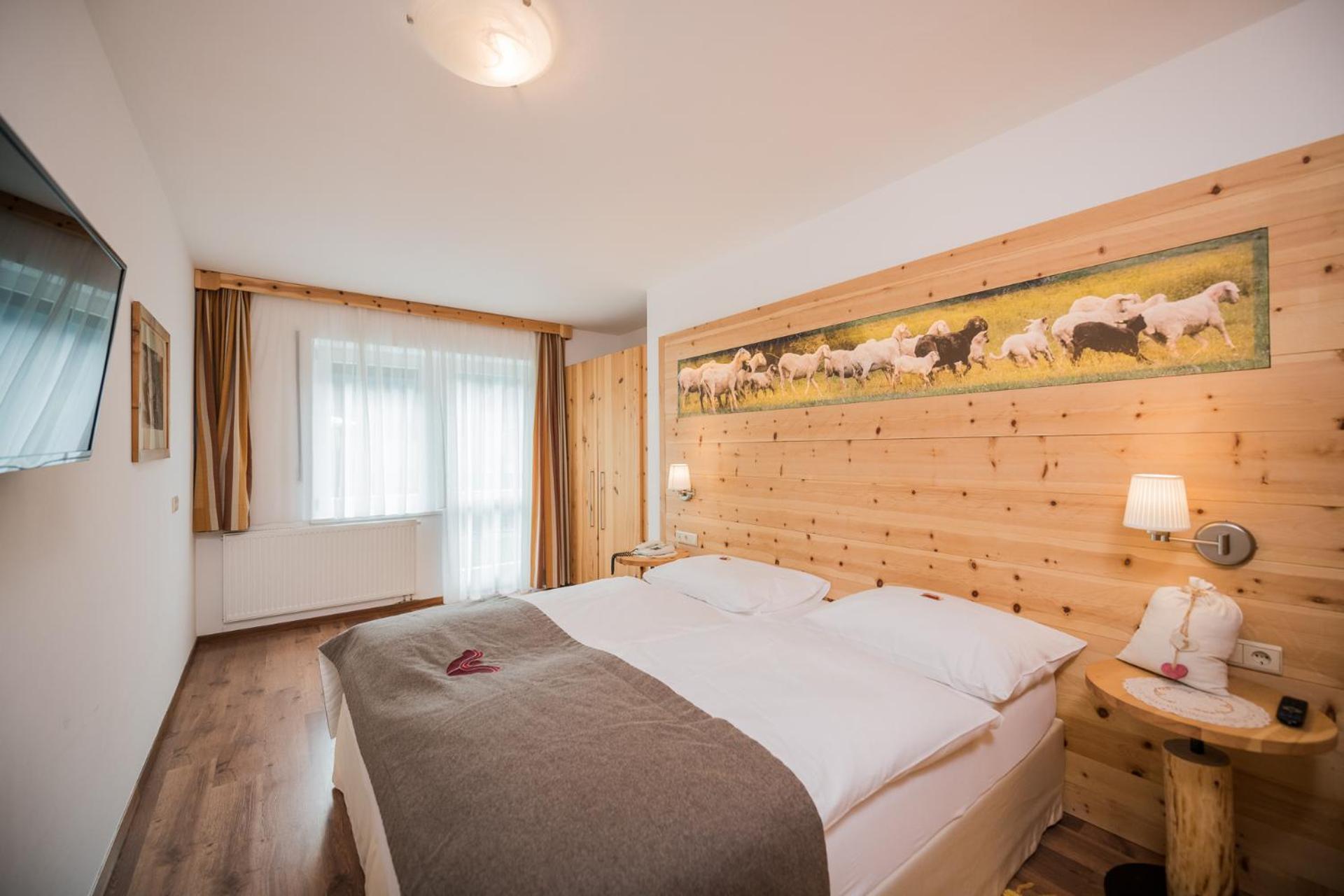Alpenwellnesshotel St. Veit Sexten Exteriör bild