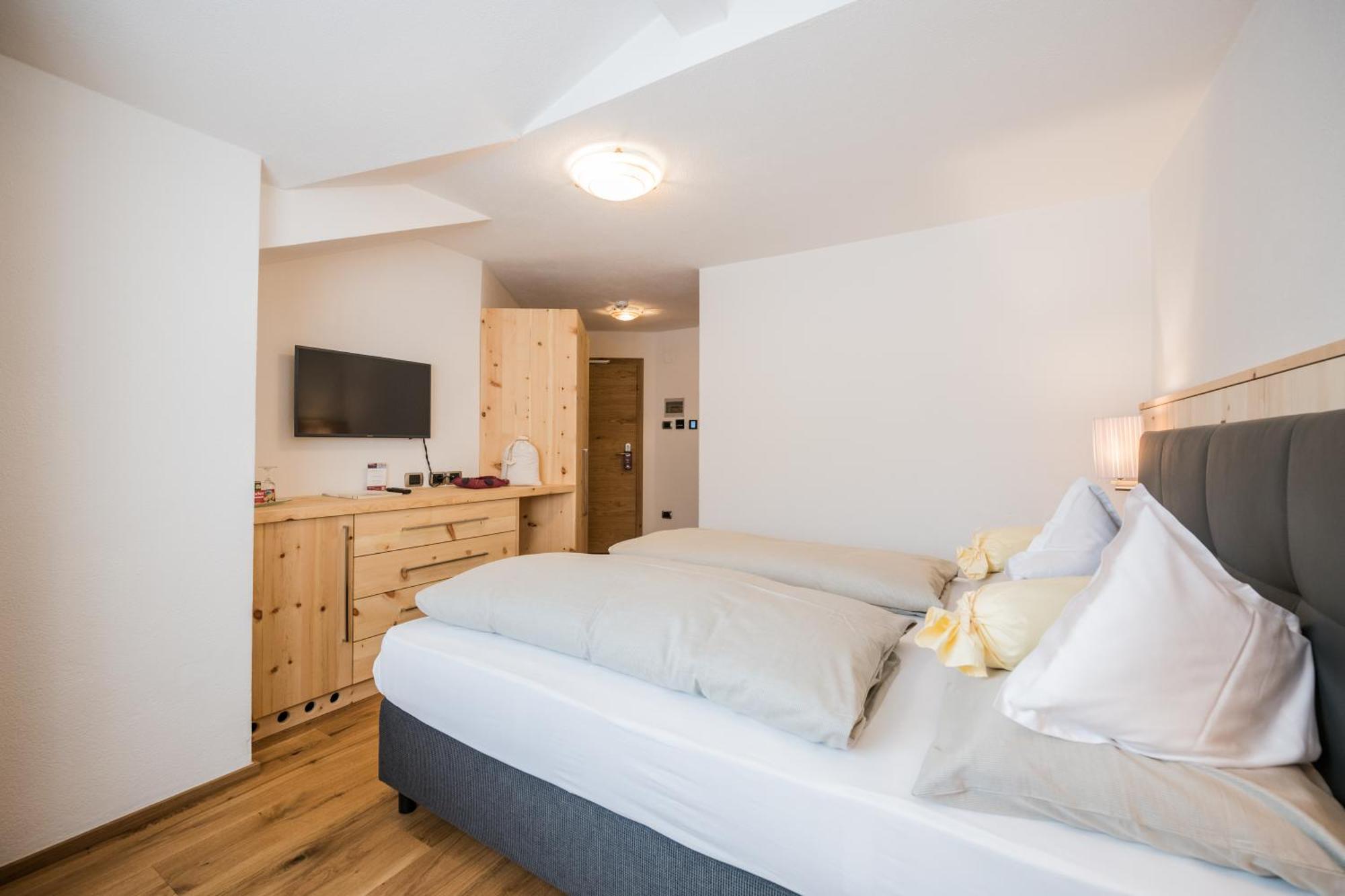 Alpenwellnesshotel St. Veit Sexten Exteriör bild
