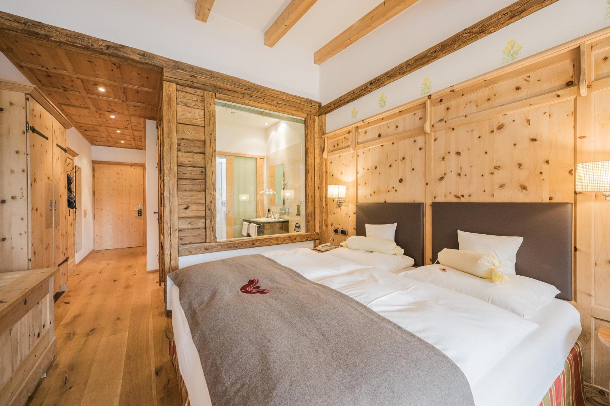 Alpenwellnesshotel St. Veit Sexten Exteriör bild