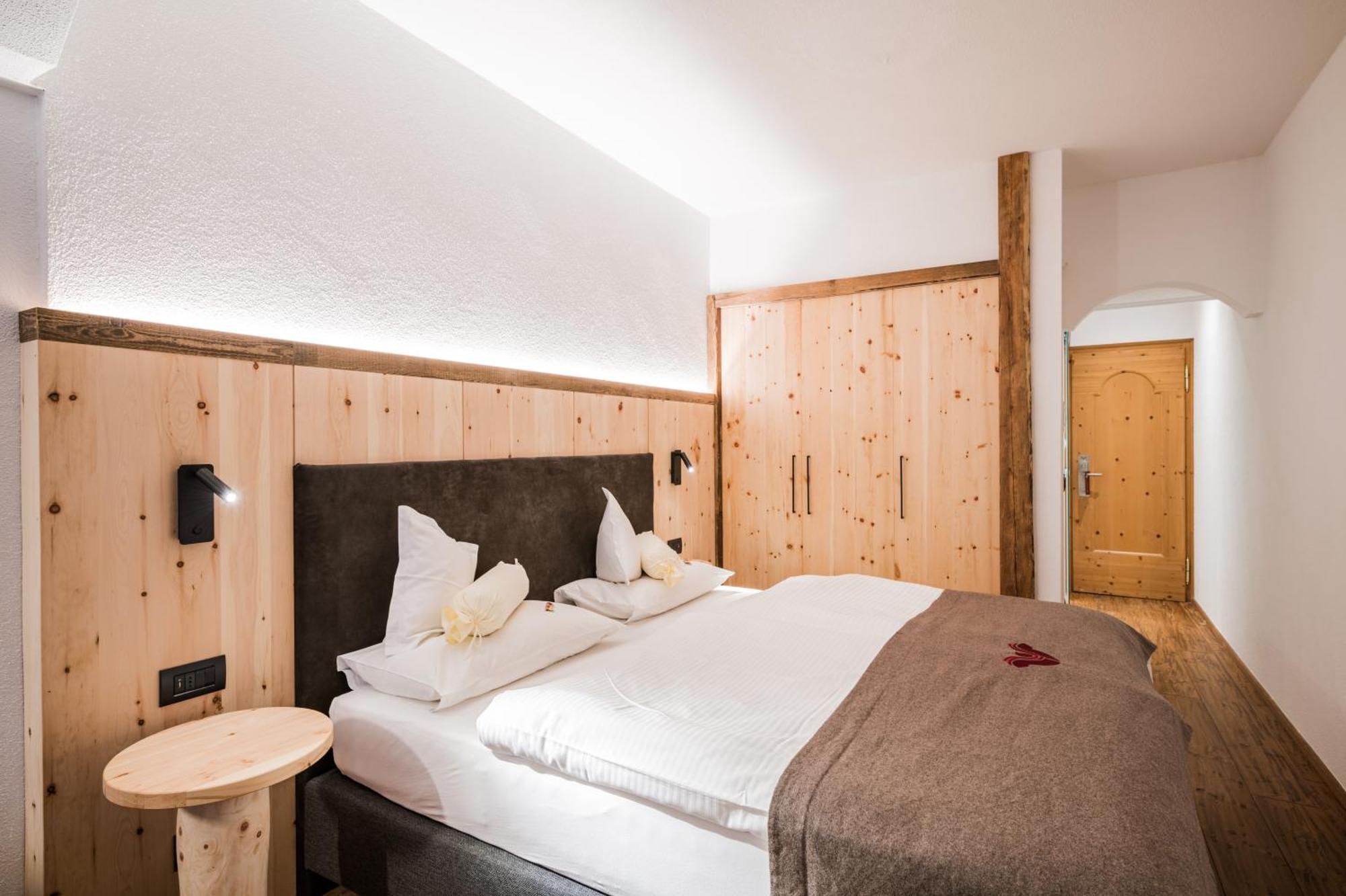 Alpenwellnesshotel St. Veit Sexten Exteriör bild
