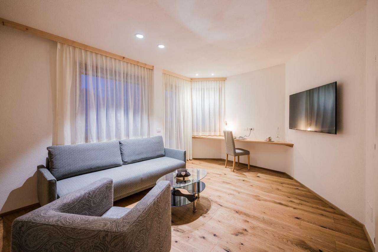 Alpenwellnesshotel St. Veit Sexten Exteriör bild